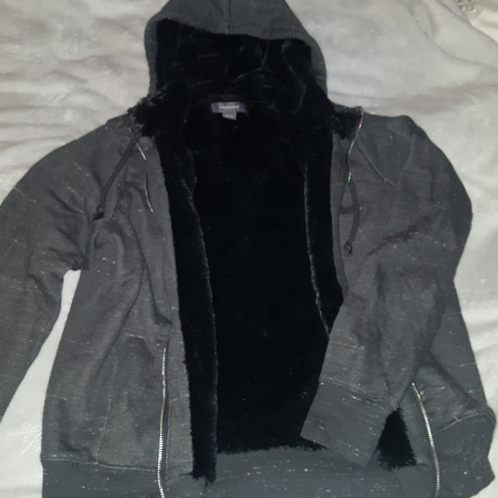 SUPER SOFT Zip-up Hoodie! 🖤